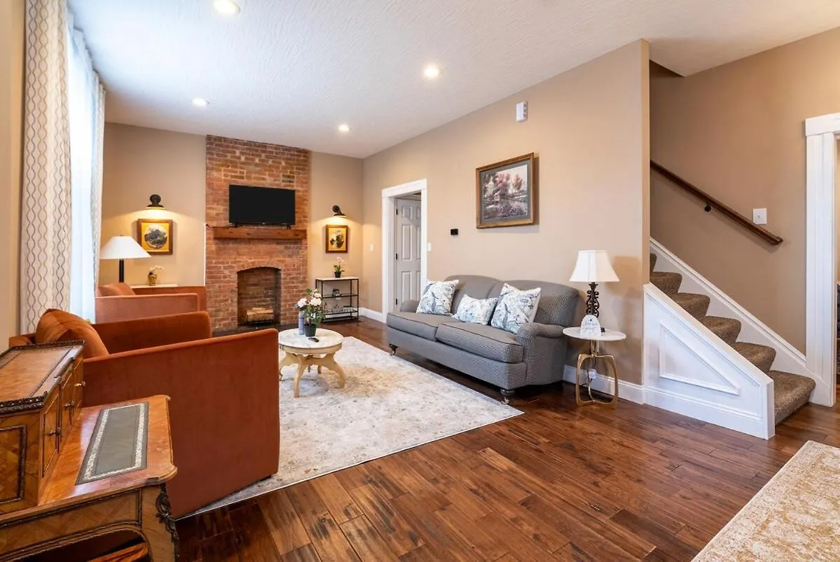4 Bedroom Luxe Home In Brewery District Columbus